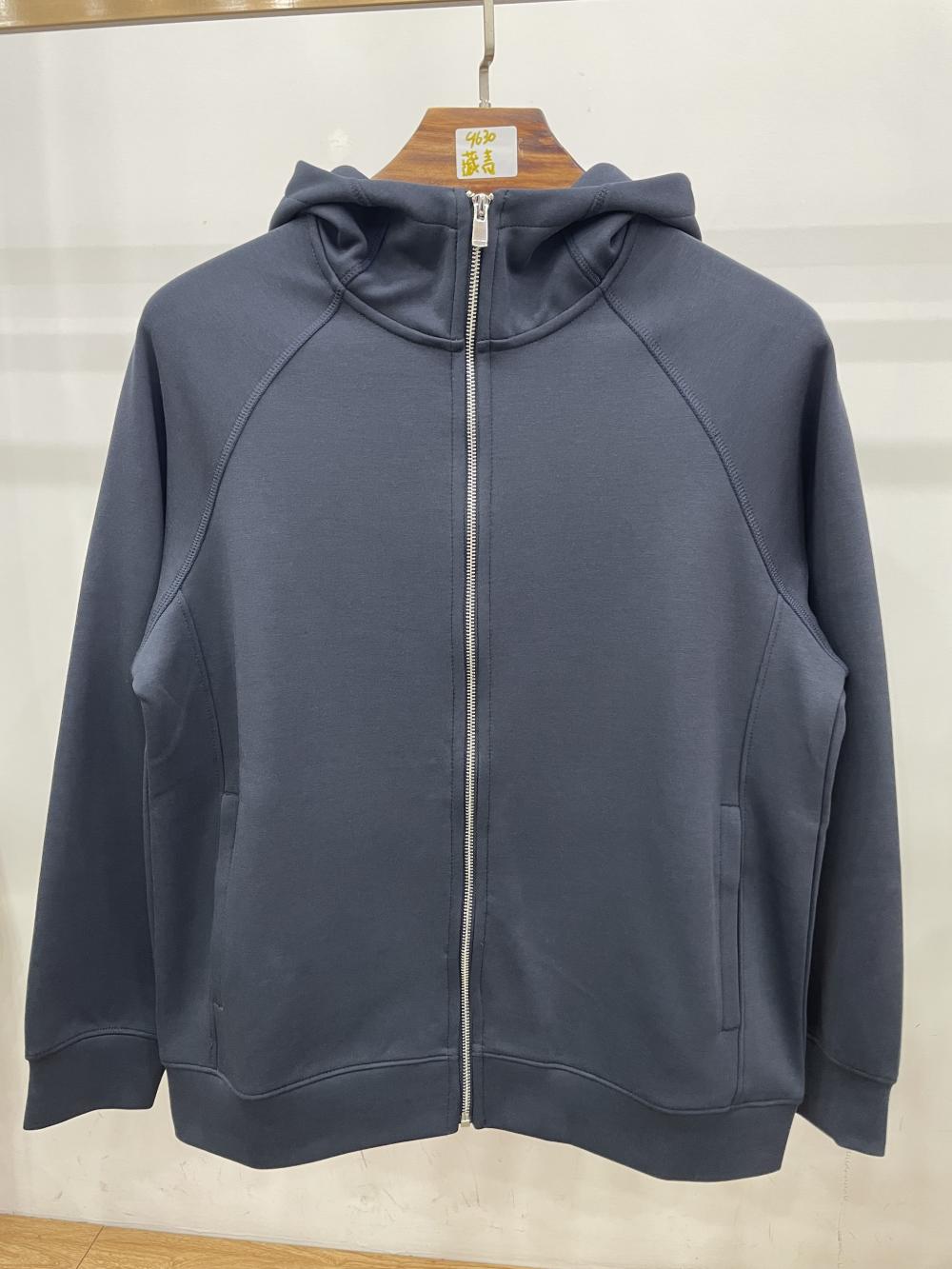 9630#400G五明治液态棉四针六线插肩袖拉链外套 卫衣 细节展示 启虎