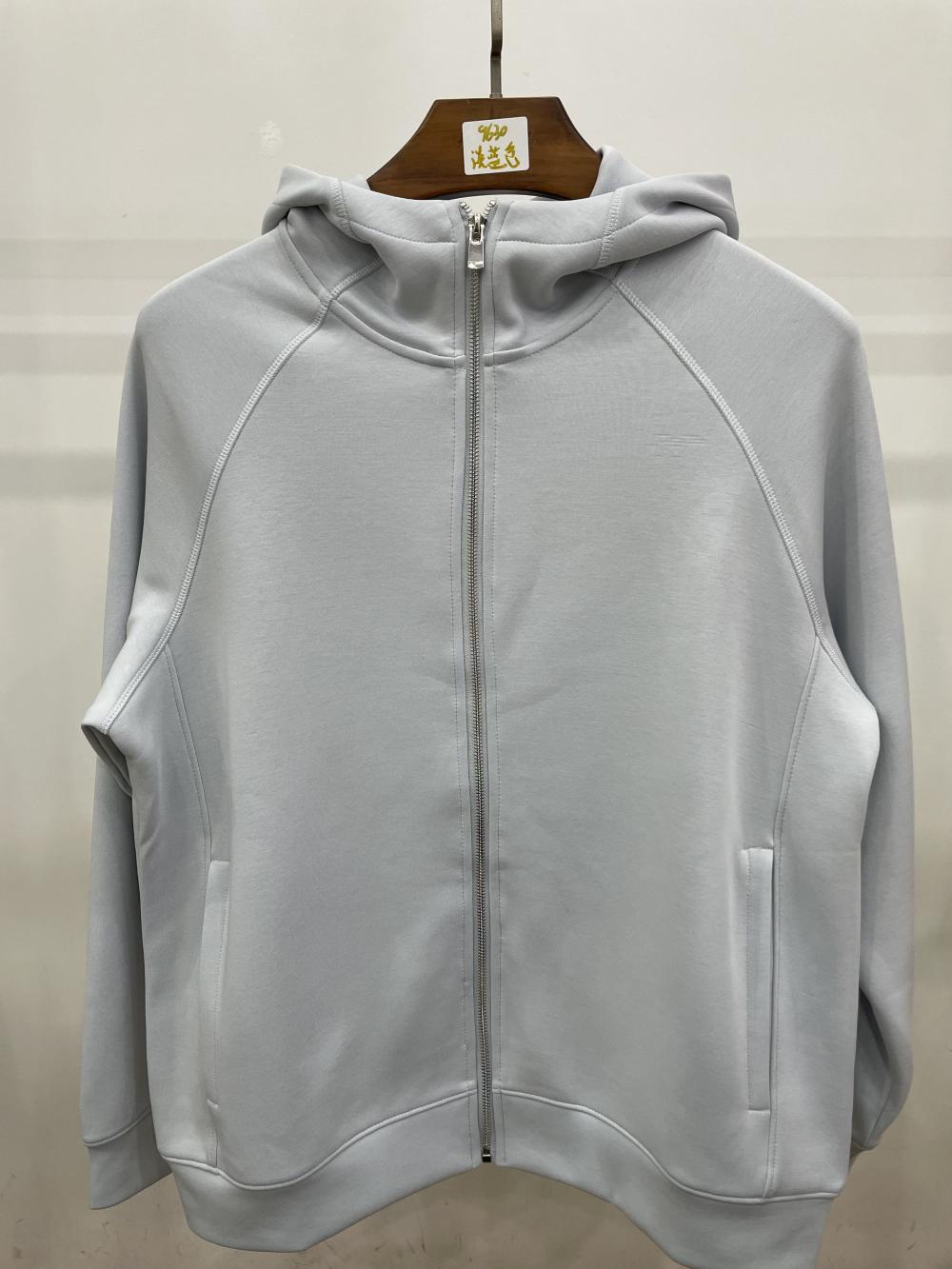 9630#400G五明治液态棉四针六线插肩袖拉链外套 卫衣 细节展示 启虎
