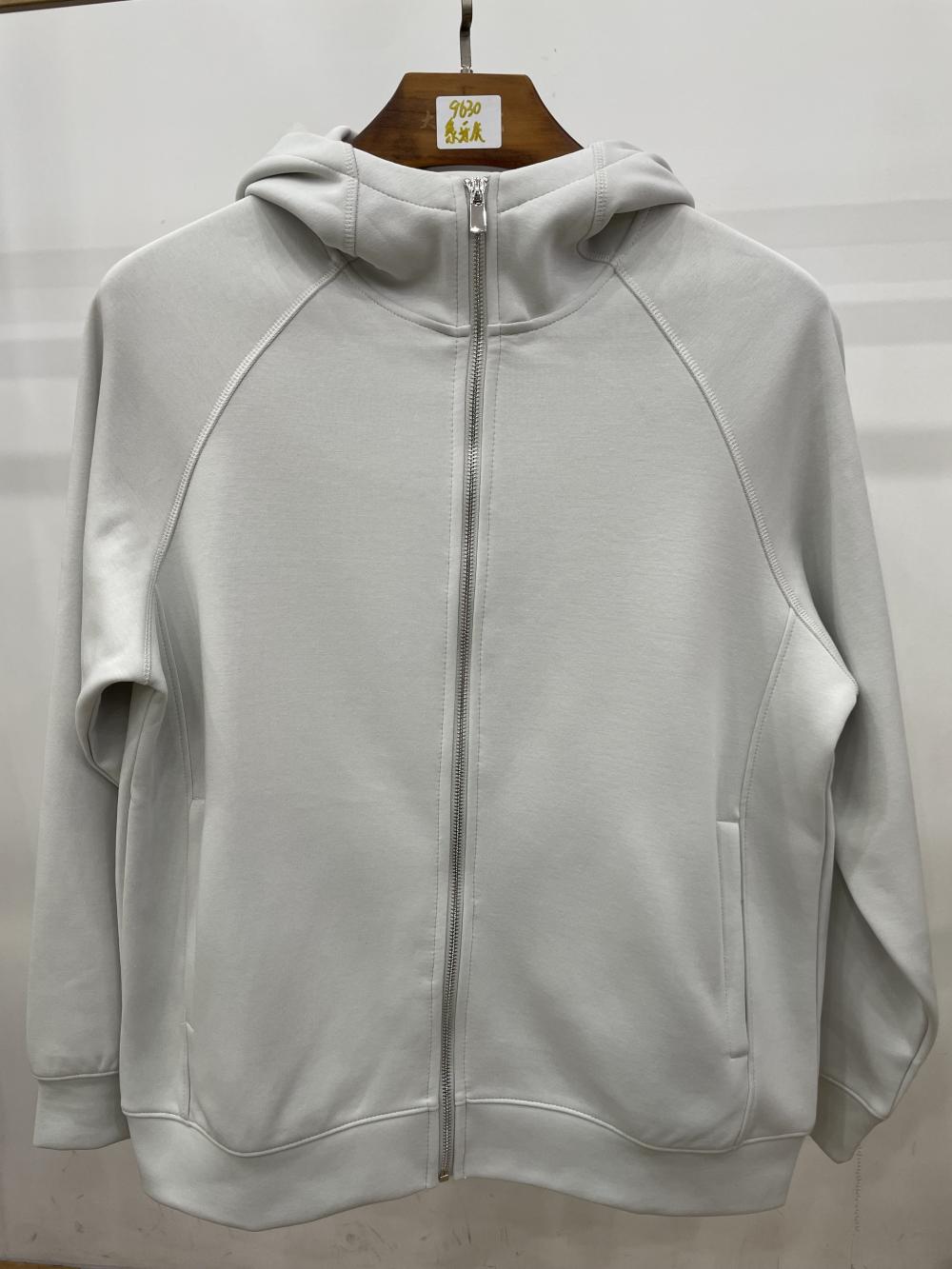 9630#400G五明治液态棉四针六线插肩袖拉链外套 卫衣 细节展示 启虎